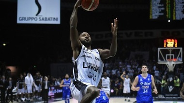 Basket Serie A, Virtus-Pesaro, chi perde è ultimo