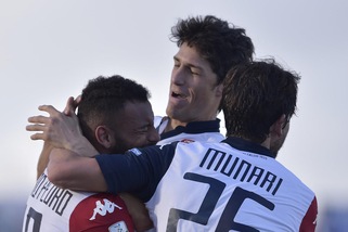 Serie B, Il Cagliari va in fuga: Crotone fermato dalla Pro, pareggia il Novara