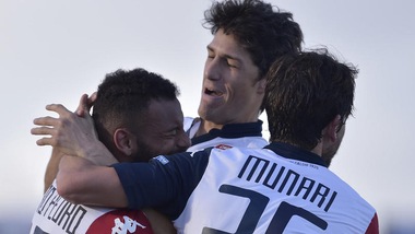 Serie B, Il Cagliari va in fuga: Crotone fermato dalla Pro, pareggia il Novara