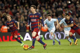 Barcellona, da Messi rigore "di seconda" per Suarez