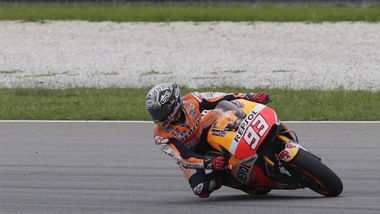 Test MotoGp: Marquez primo, Rossi chiude quinto. Petrucci, frattura alla mano