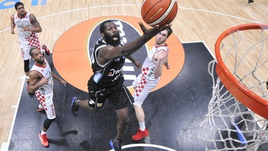 Basket Final Eight, Trento prima semifinalista