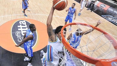 Basket Final Eight, suicidio Sassari, Cremona sogna