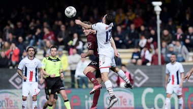 Serie B Pari Salernitana-Crotone. Calabresi a -5 dal Cagliari