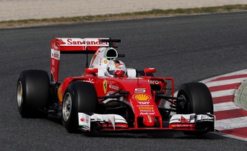 F1, Vettel vola nella prima giornata di test
