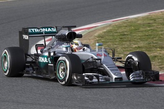 F1 Mercedes, Hamilton: «Ferrari migliorata, sarà entusiasmante»