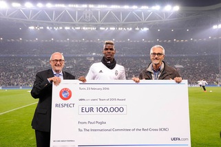 Juventus, Pogba consegna 100.000 euro alla Croce Rossa