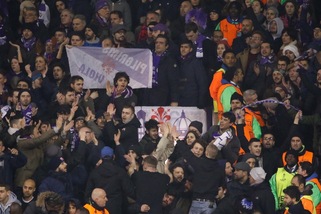 Fiorentina, a Londra ignobile coro antisemita contro David Guetta: «Mauthausen ti aspetta»