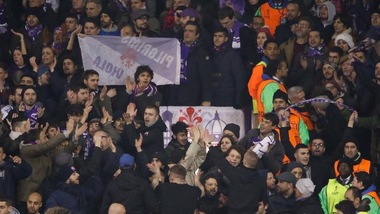 Fiorentina, a Londra ignobile coro antisemita contro David Guetta: «Mauthausen ti aspetta»