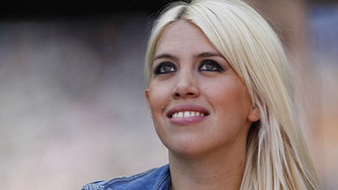 Wanda contro Maxi: vuole 50 mila euro per ogni foto dei figli con me e non paga alimenti da 16 mesi