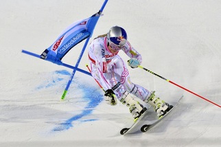Sci: Lindsey Vonn d'acciaio, vince con microfrattura al ginocchio