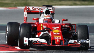 F1, Barcellona: Raikkonen vola con le ultrasoft