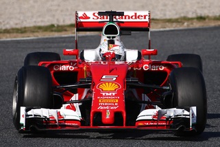 F1 Barcellona: Vettel primo, si ferma la Mercedes di Hamilton