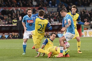 Serie A, diretta Napoli-Chievo 3-1: Callejon gol al 70'