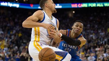 Curry-Thompson ne mettono 71, cade anche Portland