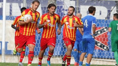 Lega Pro Lecce primo in classifica. Battuto il Monopoli