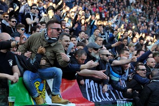 Udinese, contestazione dopo il ko con la Roma: squadra sotto la curva