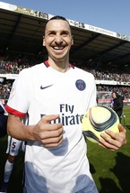 Calciomercato, Ibrahimovic: «Se al posto della Torre Eiffel mettono una mia statua resto al Psg»