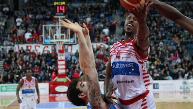 Daye stende Sassari, Torino crolla a Capo d'Orlando