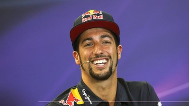 F1 Jones: «Ferrari, nel 2017 ingaggia Riccardo»