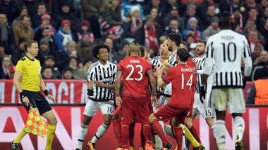 Bayern Monaco-Juventus, nervi tesi tra Vidal e Cuadrado