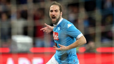 Serie A, Napoli-Genoa 3-1: Rincon illude i rossoblù, Higuain (2) e El Kaddouri firmano la rimonta