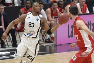 Basket Eurocup, Trento in semifinale, Milano crolla
