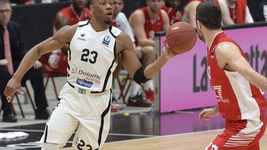 Basket Eurocup, Trento in semifinale, Milano crolla