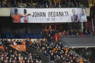 Amichevoli, Olanda-Francia 2-3: brividi al 14' per il ricordo di Cruijff. Vince la Bosnia, Portogallo ko