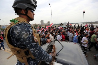 Iraq, kamikaze salta in aria durante una partita di calcio: il bilancio sale a 41 morti