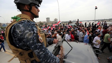 Iraq, kamikaze salta in aria durante una partita di calcio: il bilancio sale a 41 morti