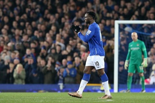 Calciomercato, tutti pazzi per Lukaku. Il papà: «Lo cercano Bayern, Juventus, Chelsea e United»
