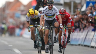 Ciclismo: Sagan vince la Gand-Wevelgem. Incidente choc per Demoitiè, condizioni molto serie