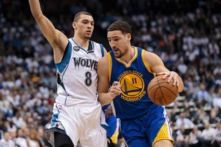 Thompson salva gli Warriors, Barea stende i Knicks