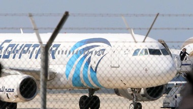 Egitto, aereo dirottato a Cipro: anche un italiano tra gli ostaggi