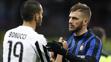 Calciomercato Napoli, blitz Santon: sei milioni all'Inter