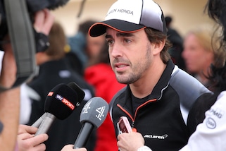 F1, Alonso: «Non torno a casa, resto in Bahrain»