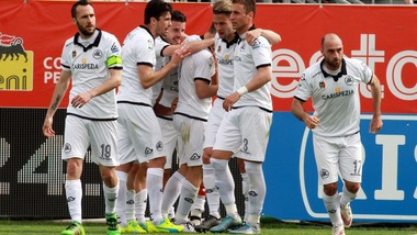 Serie B, colpo Spezia. Festa Vicenza, pari Pro Vercelli