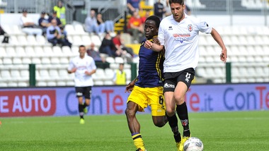 Calciomercato Pro Vercelli, ceduti Coly e Scavone al Parma