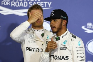 Hamilton beffa Rosberg: pole da marziano in Bahrain
