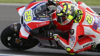 MotoGp, Argentina: warm up bagnato, Iannone davanti