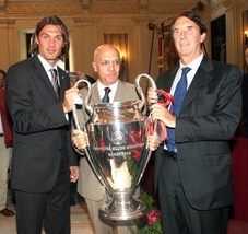 Paolo Maldini: «Quel messaggio speciale quando alzai la Champions»