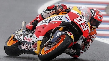 MotoGp, Gp Argentina: Marquez vince davanti a Rossi. Ducati, che caos!