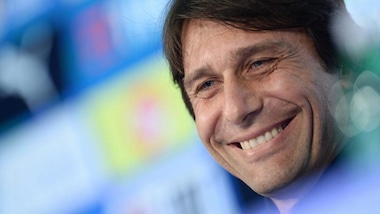Conte-Chelsea, in lavagna i trofei e l'arrivo degli juventini