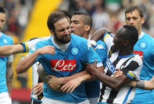 Serie A Napoli, con il Verona senza Higuain e Mertens