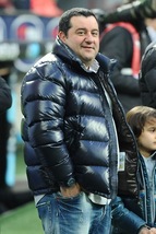 Raiola: «Ibrahimovic non ha nemmeno bisogno delle aspirine. Denunceremo!»