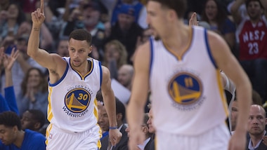 Curry stende gli Spurs, i Warriors vedono il record