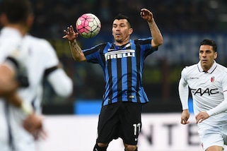 Serie A Inter, Medel recupera: la difesa è obbligata