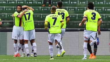 Serie B: fuga Crotone sul Cagliari. Il Novara cade con lo Spezia