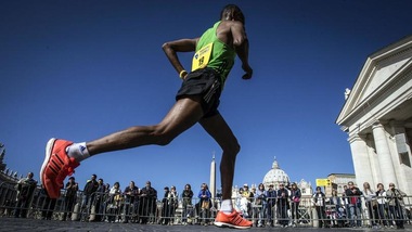 Maratona di Roma, il keniano Kipruto batte tutti